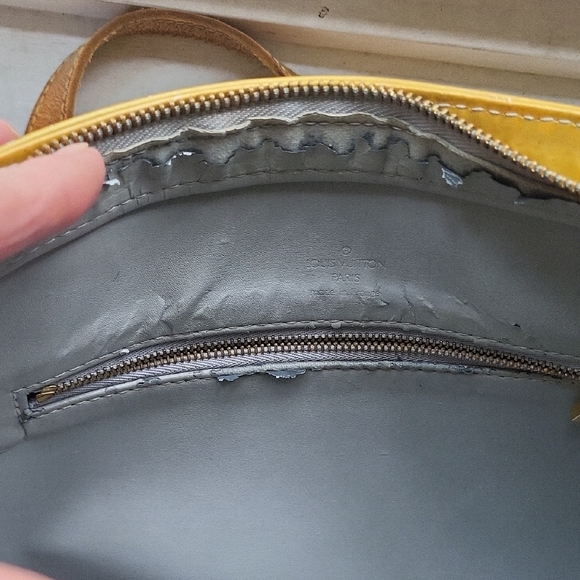 Louis Vuitton Shimmering Gold Tote with Tan Accents - Picture 5 of 16